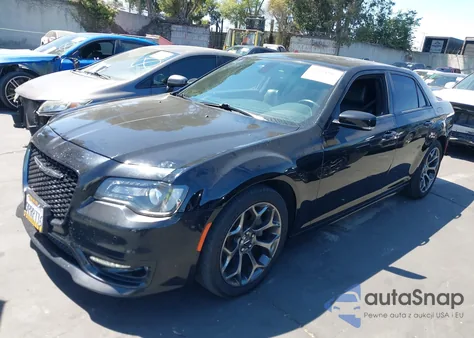 2017 Chrysler 300 300S z USA, uszkodzony, nr VIN 2C3CCABG8HH560235